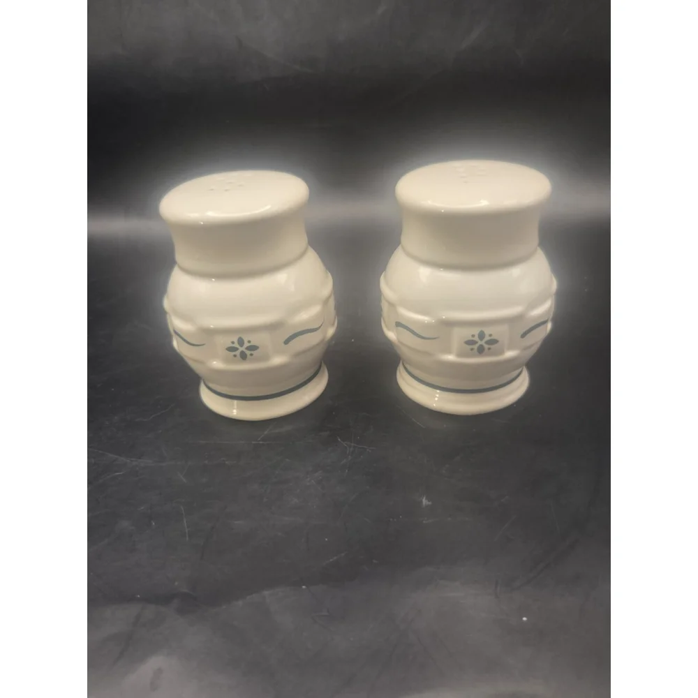 Longaberger Classic Green Woven Traditions Salt and Pepper Shakers set